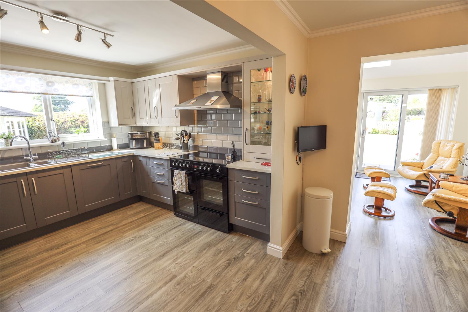 10 Maes Lloi, Aberthin, Cowbridge, Vale Of Glamorgan, CF71 7HA